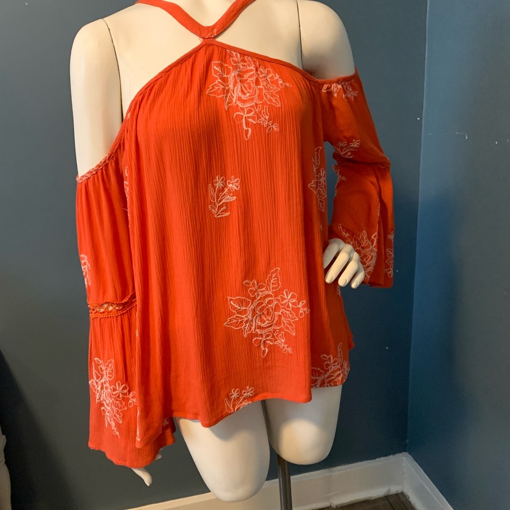 Beautiful brand-New size small,off the shoulders top. - Picture 5 of 11